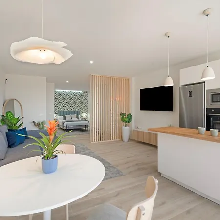 Charming With Ocean And Mountain Views In Santa Cruz