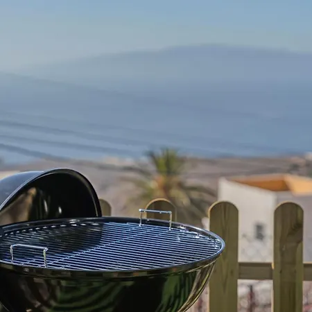 Charming With Ocean And Mountain Views In Santa Cruz *